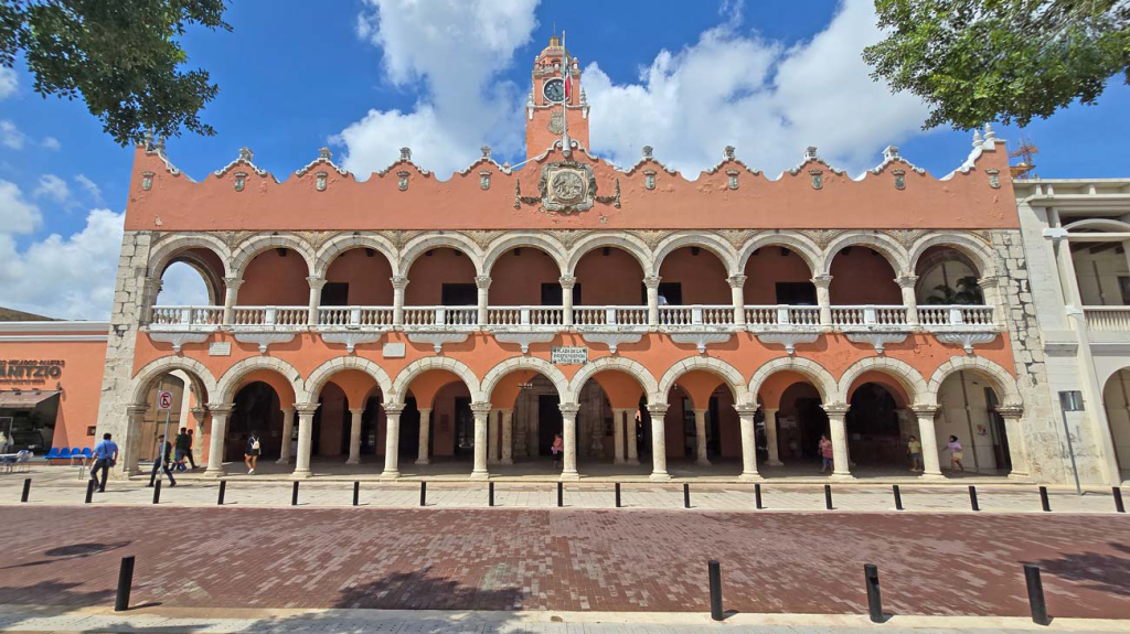 Con palacios al descubierto, M&eacute;rida se prepara para el 8M