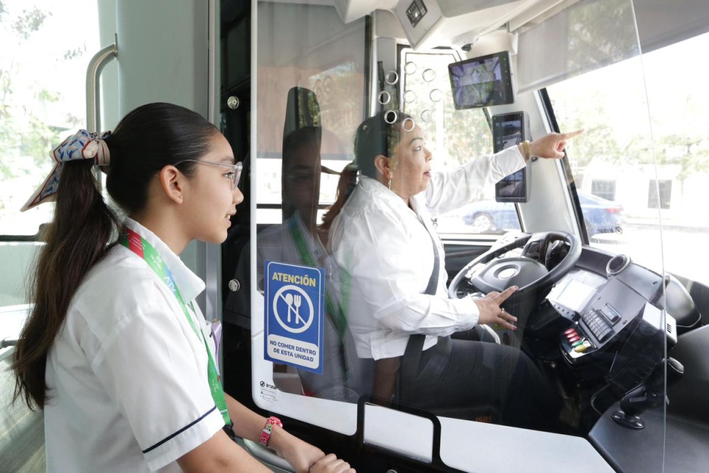 M&iacute;a vive experiencia como &ldquo;Operadora por un D&iacute;a&rdquo; del IE-TRAM