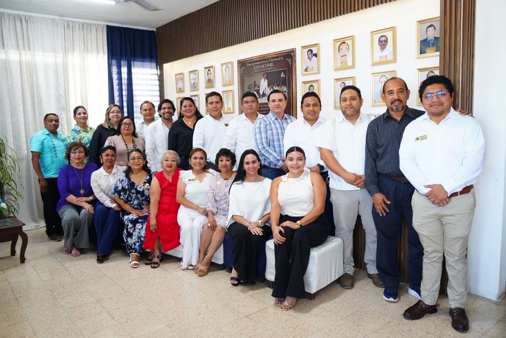 Magistrados del Tribunal de Disciplina del Poder Judicial de Yucat&aacute;n charlan con empresarios y estudiantes de Tizim&iacute;n