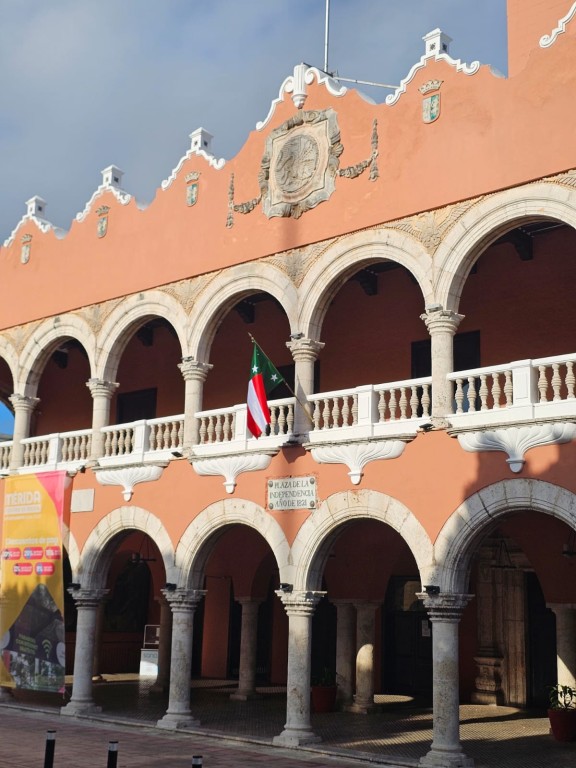Vuelve a ondear la bandera de Yucat&aacute;n en Palacio Municipal