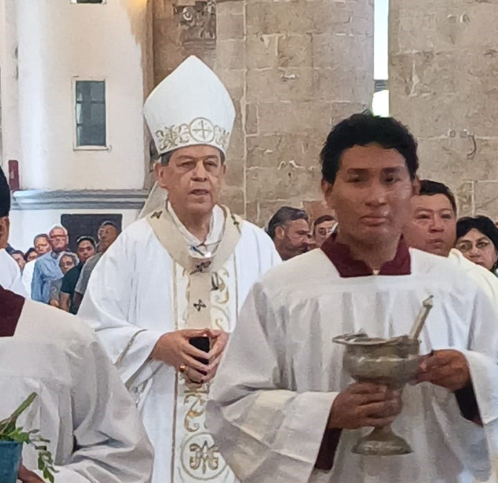 Llama arzobispo a respetar al papa león XIV y no creer en falsos profetas redes sociales