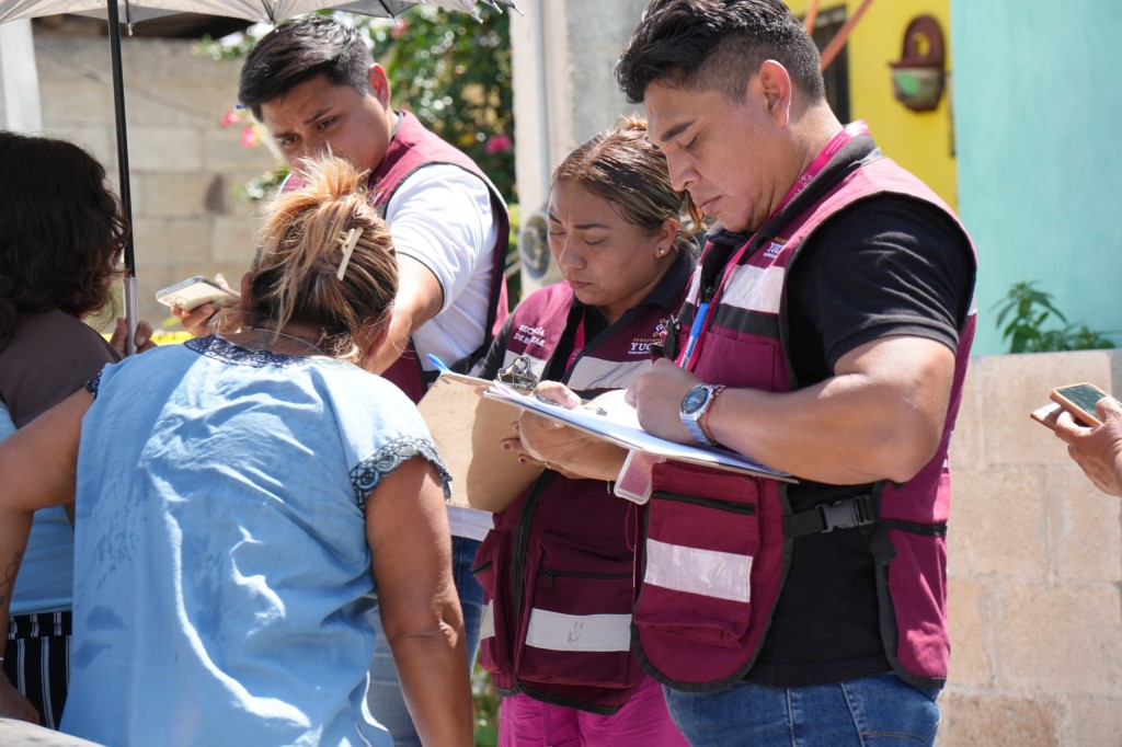 Brinda atención integral Gobierno del Estado a afectados por incendio en Dzununcán