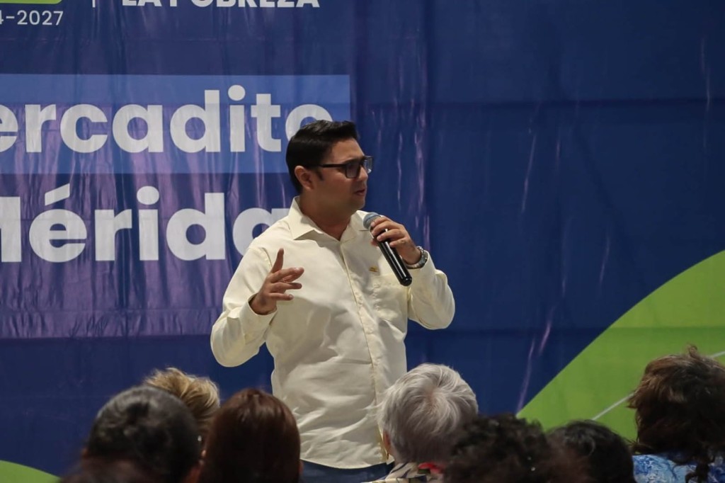 Impulsa Cecilia Patr&oacute;n a personas emprendedoras en Mercadito M&eacute;rida