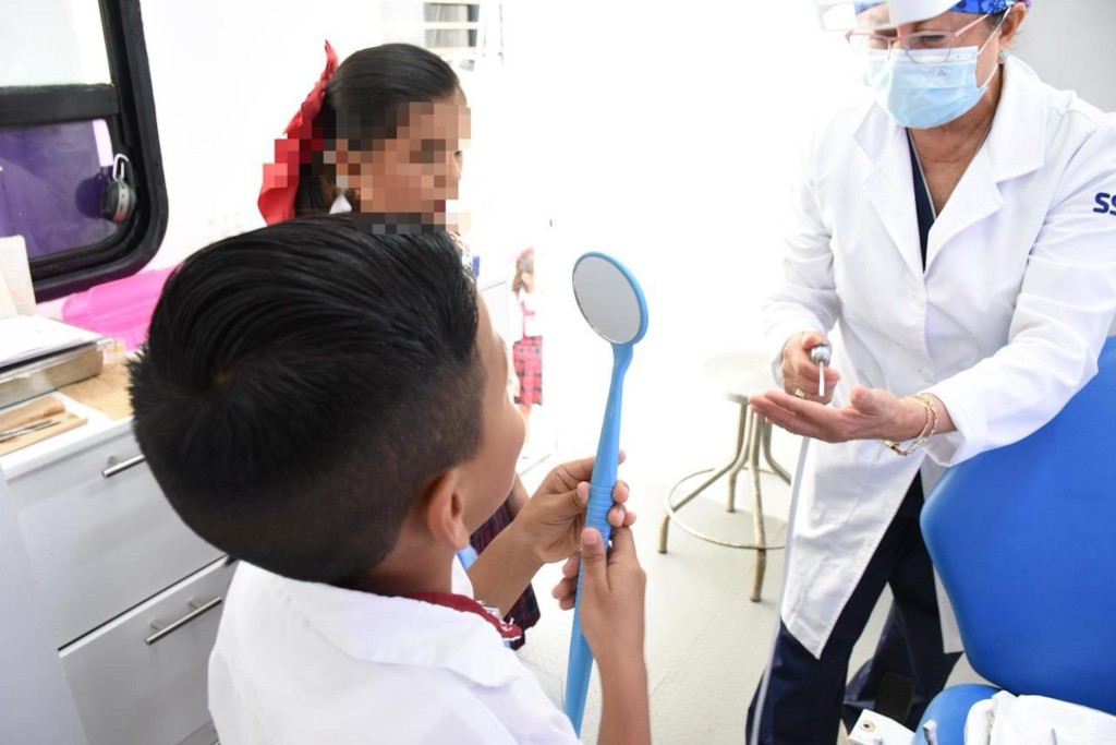 Promueven salud bucal infantil con jornada en unidad dental m&oacute;vil