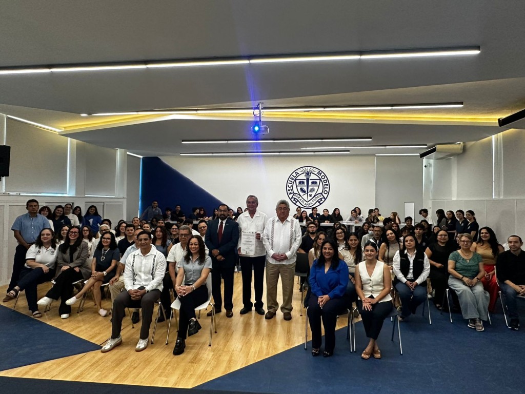 Recibe Universidad Modelo distintivo nacional como Promotora de la Salud