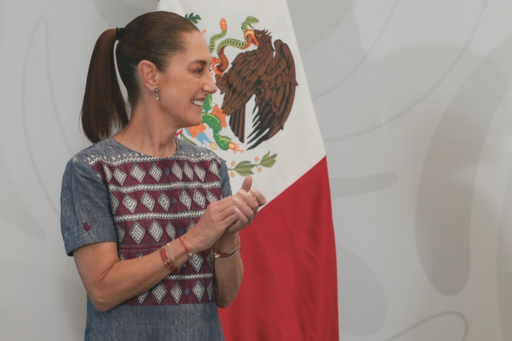 Claudia Sheinbaum anuncia acuerdo para que los trabajadores del Estado ganen el salario medio del IMSS