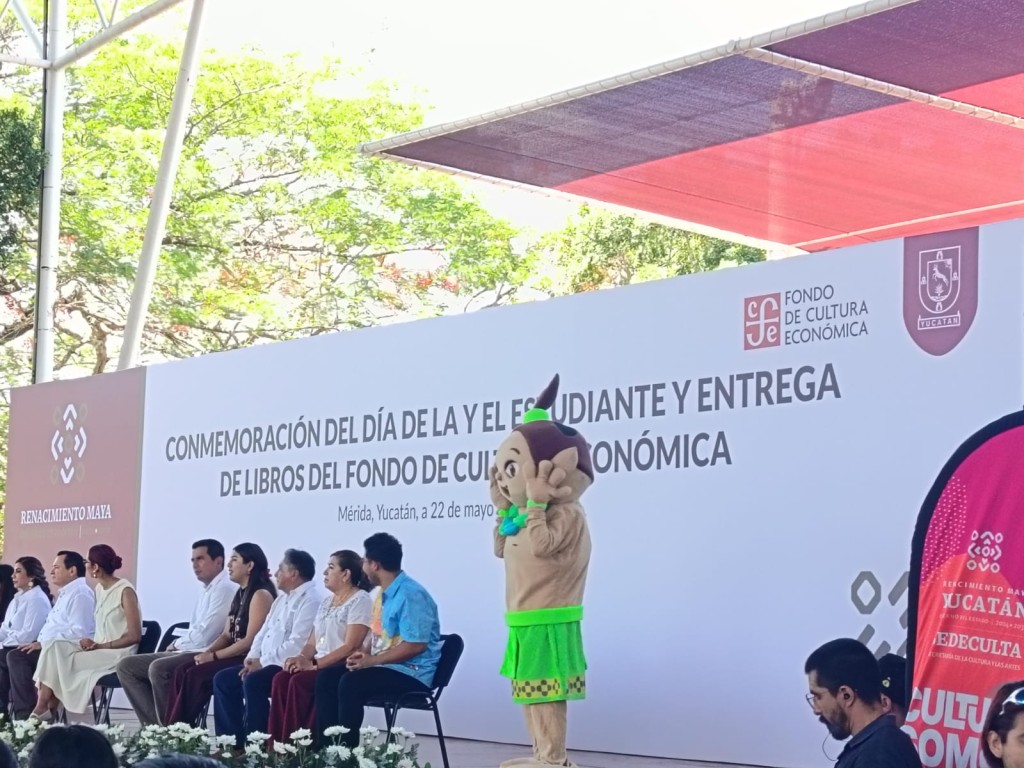 Celebró Huacho el Día del estudiante con entrega de libros