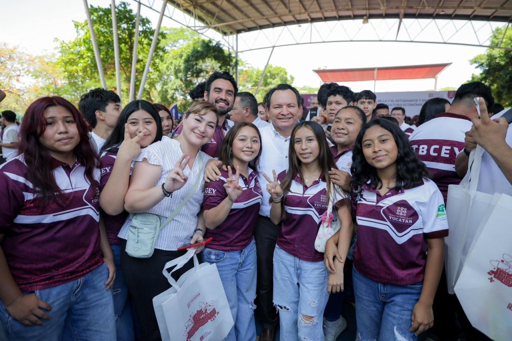 Fomenta Renacimiento Maya la lectura entre las juventudes yucatecas