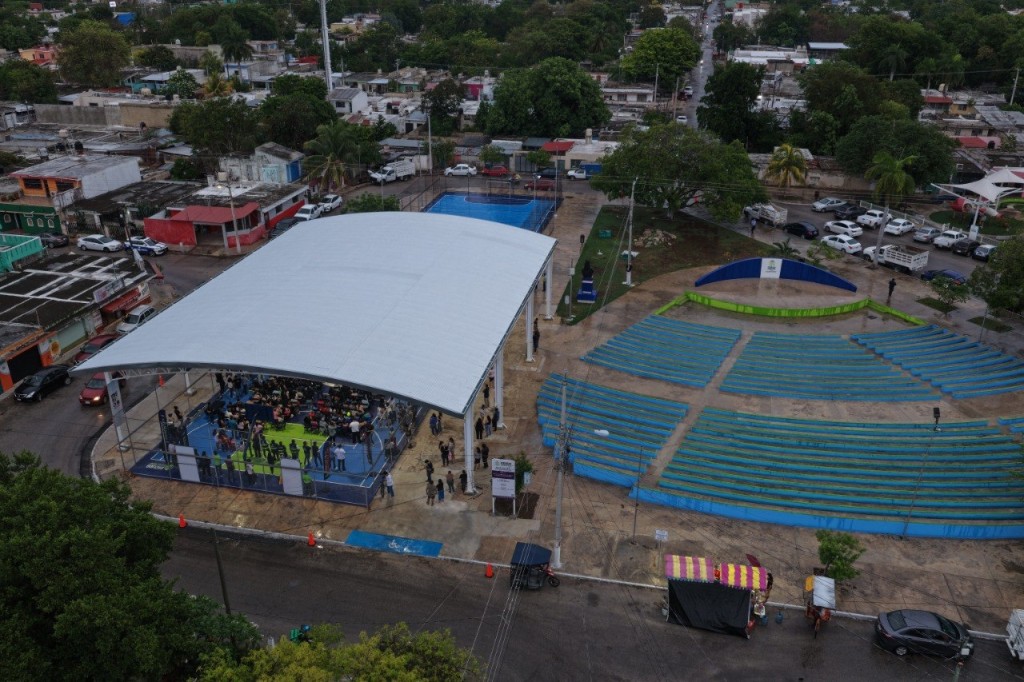 Continúa Cecilia Patrón con entrega de domos para canchas deportivas