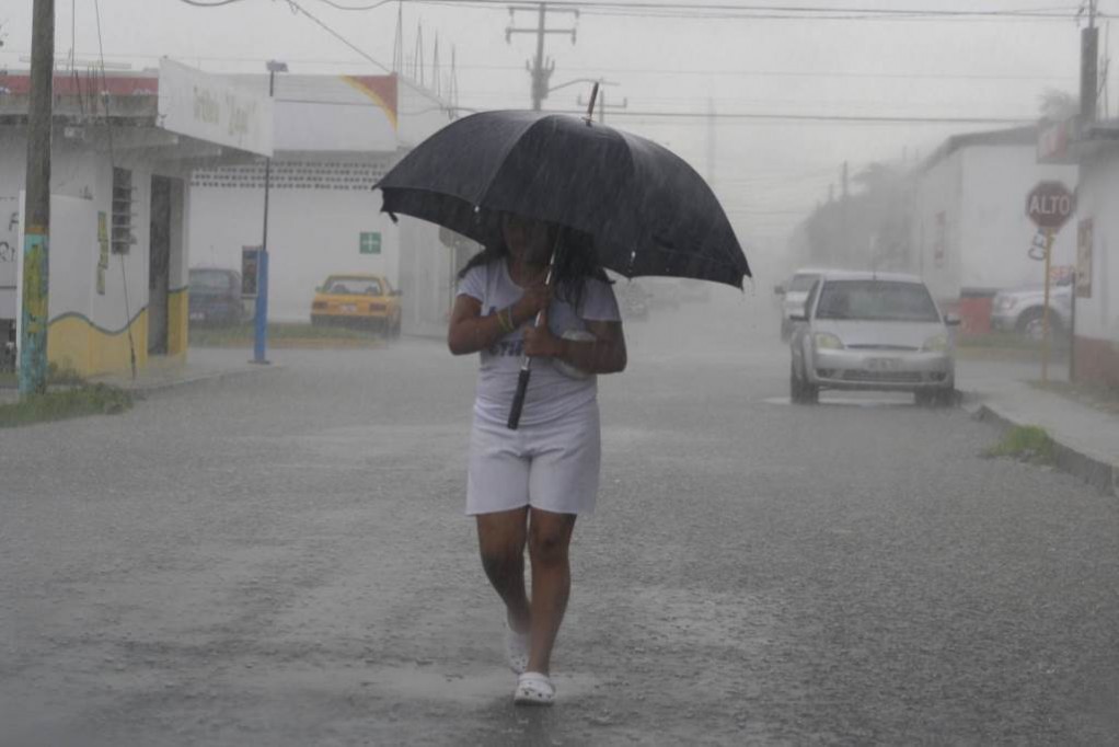 M&aacute;s lluvias y posibles huracanes este 2026, advierten