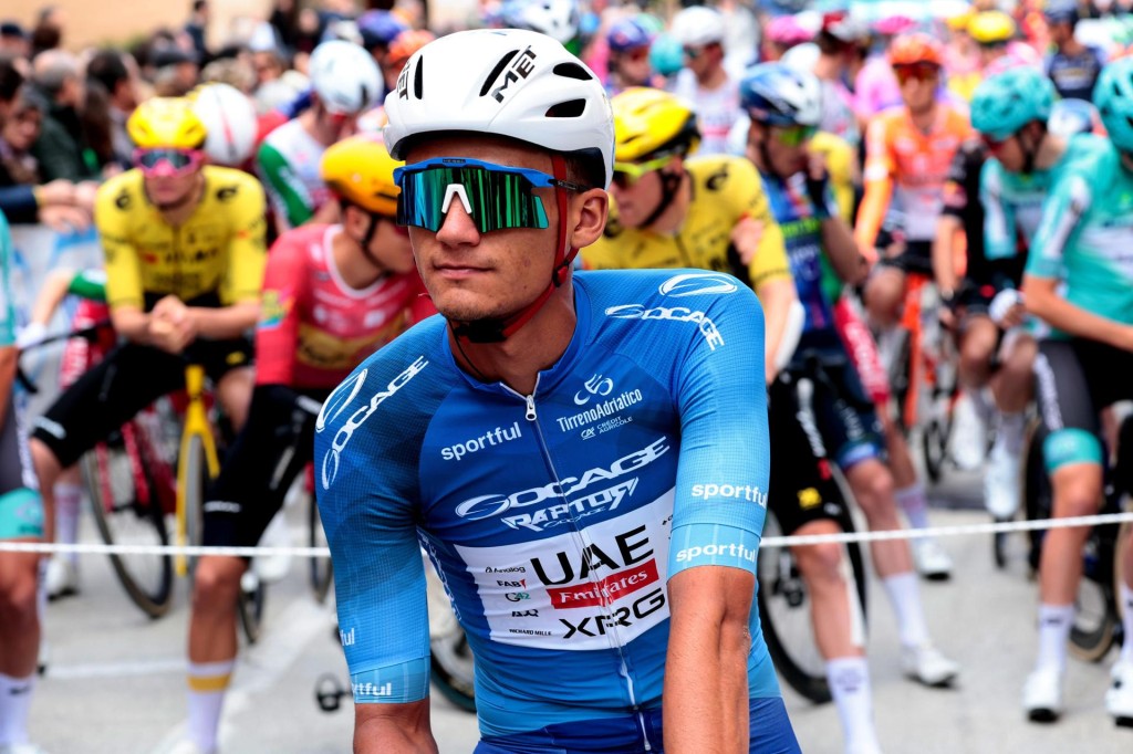 Para México no todo es fútbol, pues del otro lado del mundo Isaac del Toro ya figura en la élite del ciclismo mundial