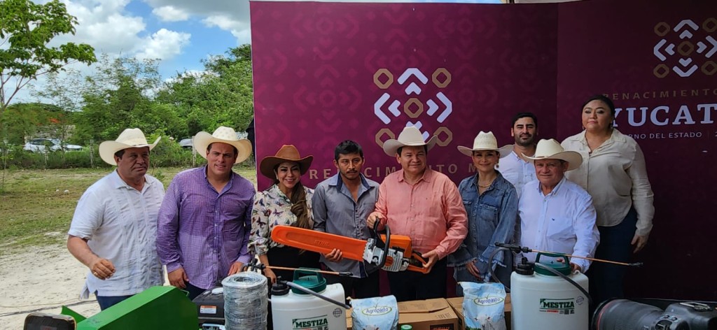 Construyen el primer centro de acopio de miel en Tizim&iacute;n, donde entregaron apoyos al campo