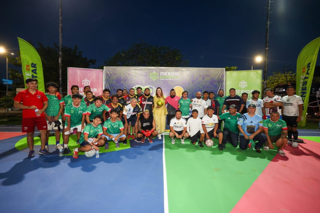 Suma Cecilia Patrón canchas mundialistas entregadas a la comunidad, como parte de Mérida Enchula.