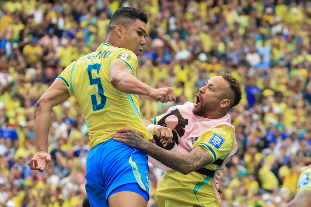 Salvan a Brasil Casemiro y Martinelli