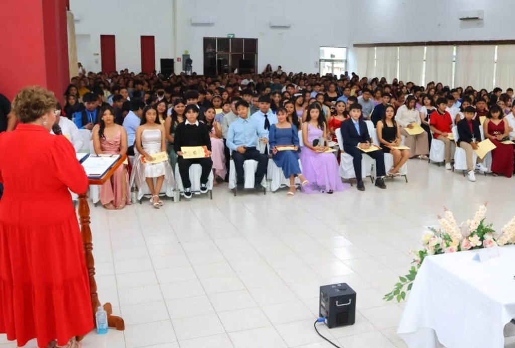 Emotiva despedida para más de 300 alumnos de la Secundaria Palmero