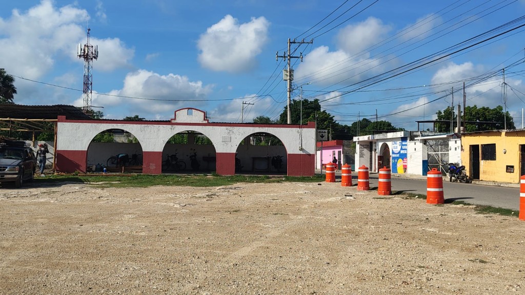 Por remodelaci&oacute;n del mercado de Tizim&iacute;n, se mudan los locatarios