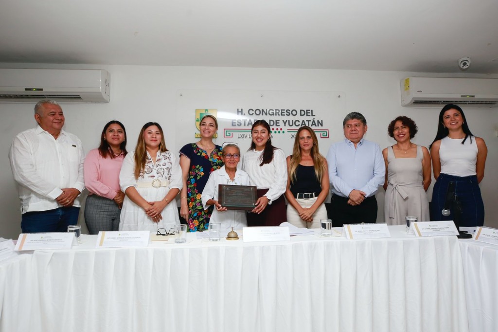 Entrega Congreso del Estado el reconocimiento &ldquo;Refugio Esteves Reyes&rdquo; 2026 a Elodia Aguilar Medina