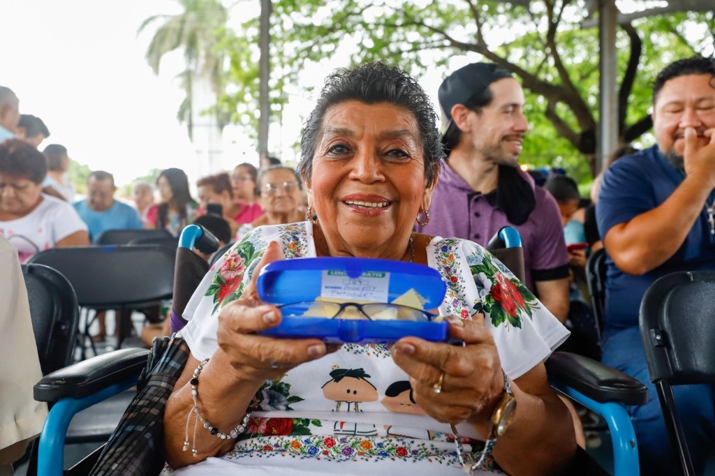 Entregará 16 mil lentes gratuitos este año el Ayuntamiento de Mérida