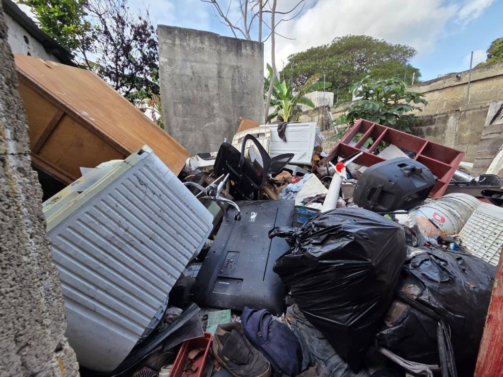 Detecta ayuntamiento de Mérida reincidencia en casas acumuladoras de basura