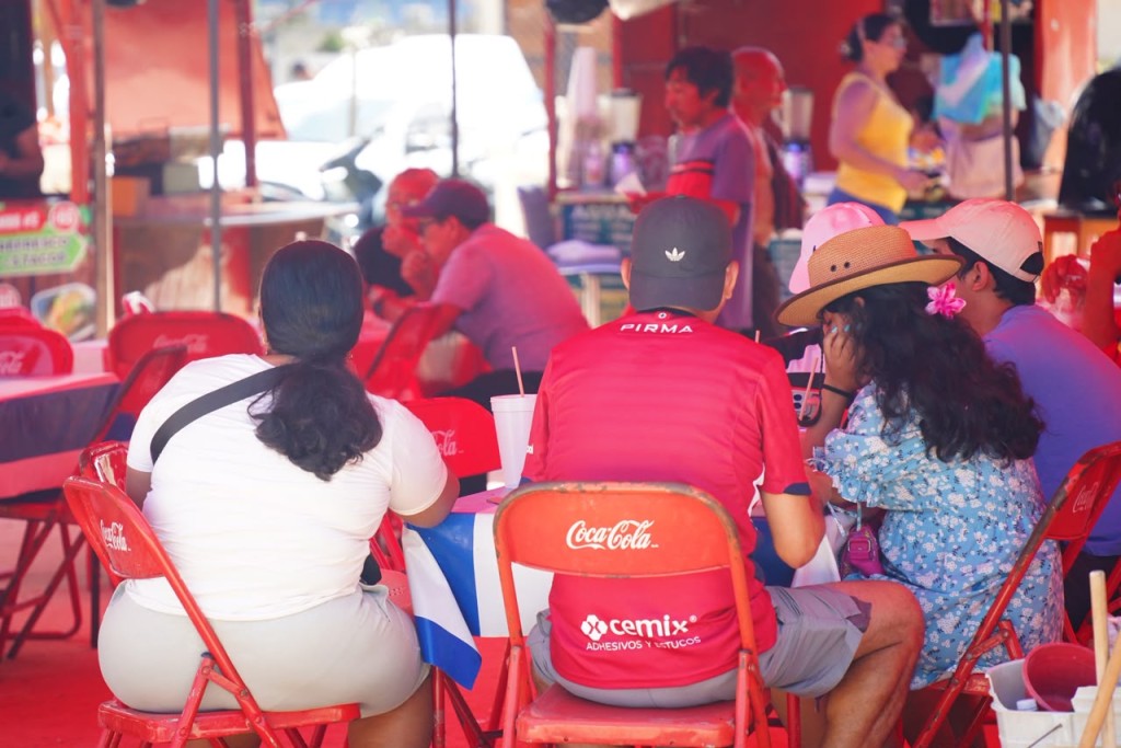 El mercado de Tizim&iacute;n sigue vivo en la Plaza de Toros