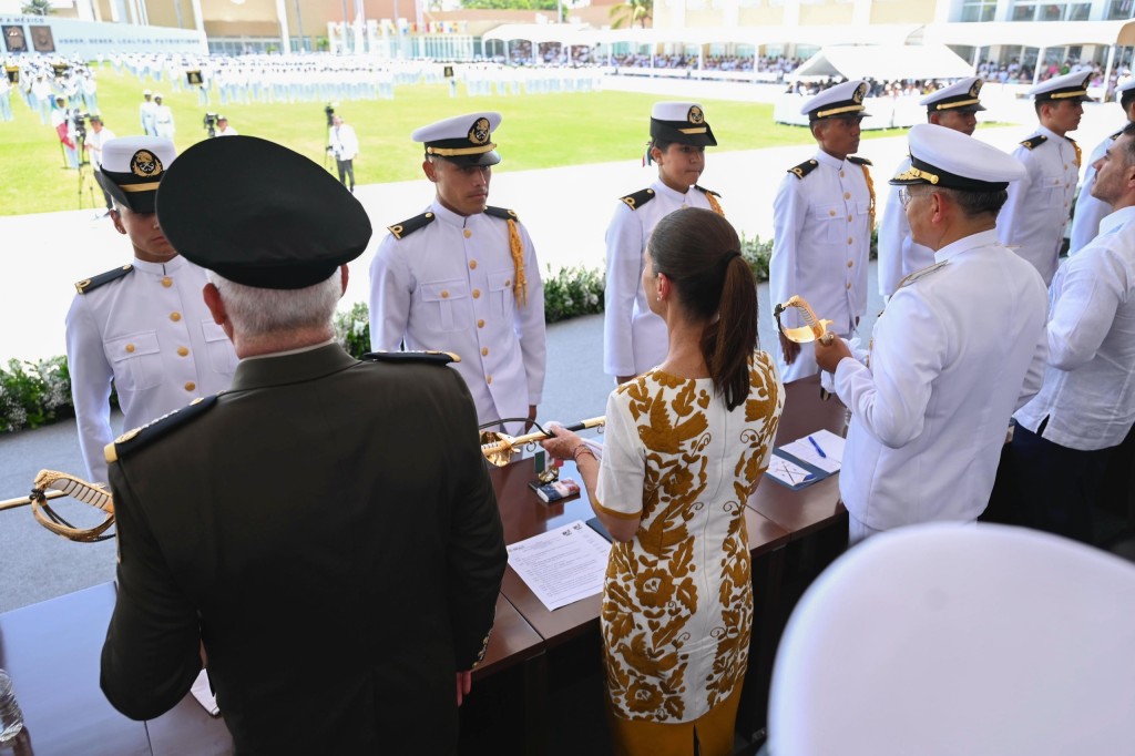Claudia Sheinbaum encabeza graduaci&oacute;n de cadetes de la Heroica Escuela Naval Militar, en Alvarado, Veracruz