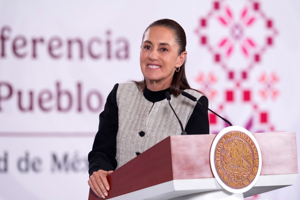 Inicia dispersión de la Beca Rita Cetina para útiles y uniformes escolares en primaria