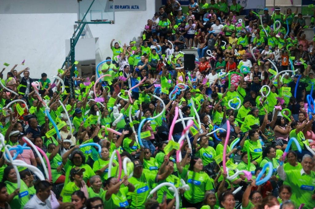Impulsa Cecilia Patr&oacute;n la organizaci&oacute;n vecinal en M&eacute;rida