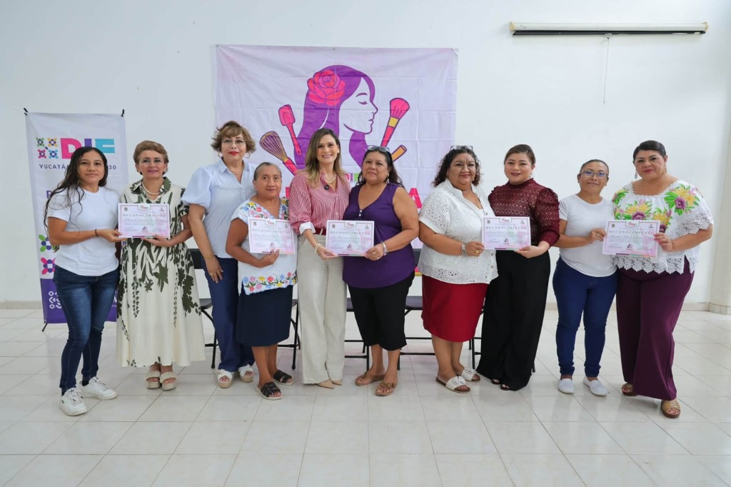 Aprenden 53 mujeres tizimileñas desde artes manuales hasta tecnología