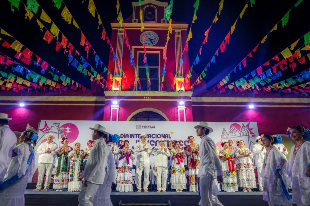 Celebran juventudes cultura y desarrollo con el Renacimiento Maya
