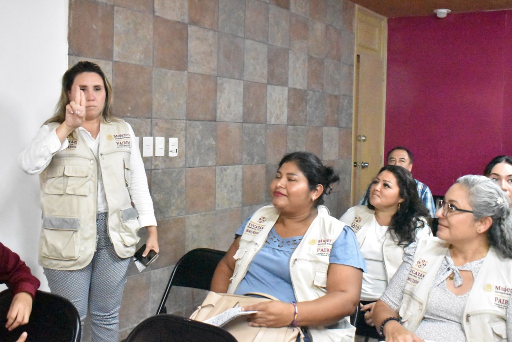 Capacitan a personal de Centros Libre para atender a mujeres con discapacidad auditiva