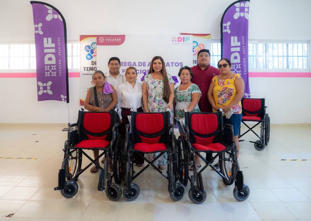 Entrega DIF Yucatán sillas de ruedas para facilitar la movilidad de personas en Temozón