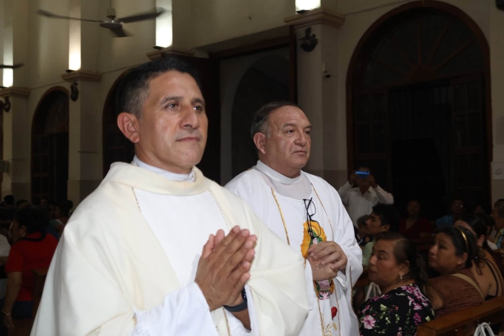 Reciben a nuevo presb&iacute;tero en la Parroquia de Guadalupe de Tizim&iacute;n