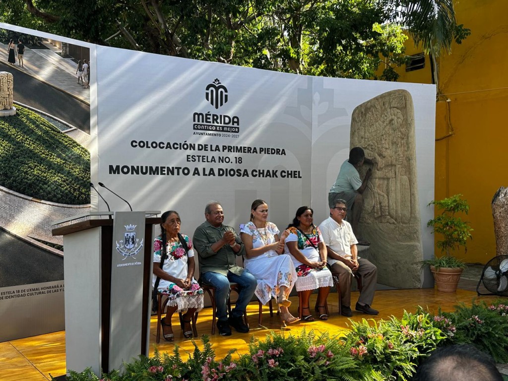Colocan la primera piedra de la Estela N° 18 de Uxmal, en El Remate de Paseo de Montejo