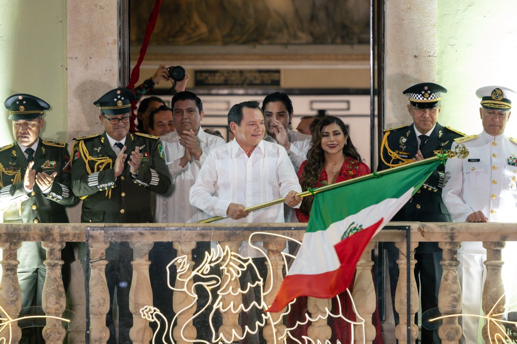 Celebra Renacimiento Maya con saldo blanco el Grito de Independencia