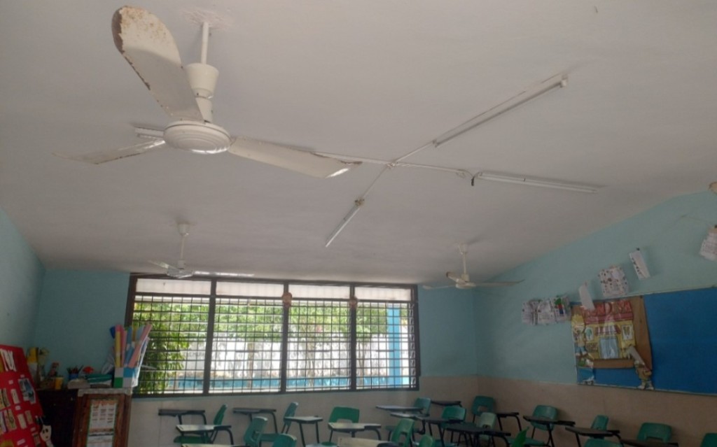 Sin clases presenciales seis salones por fallas el&eacute;ctricas, en primaria de Tizim&iacute;n