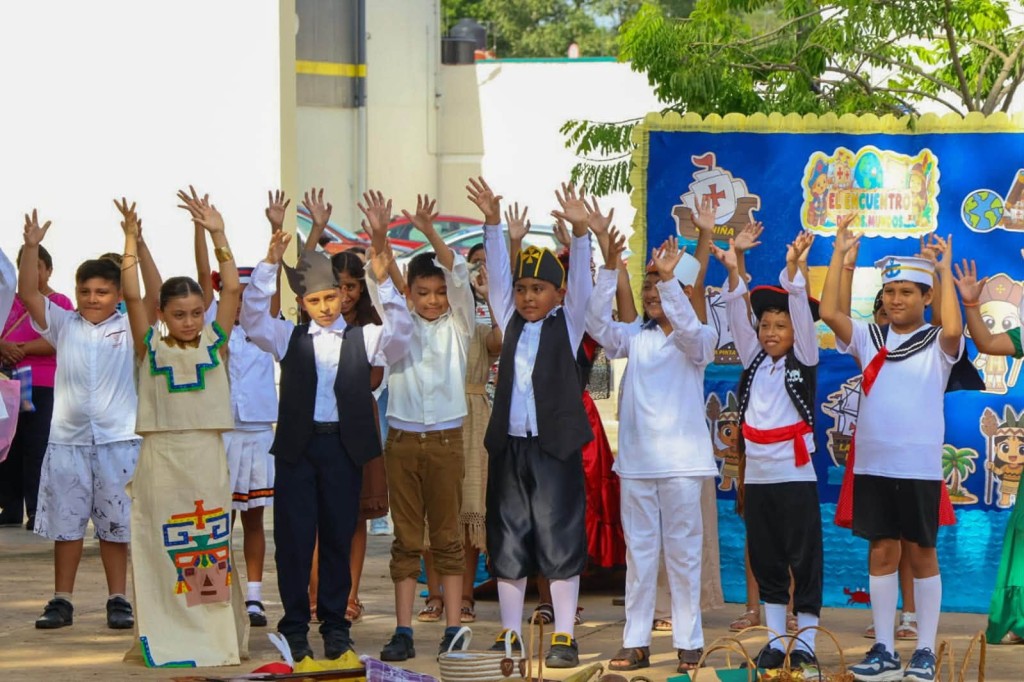 Toma el escenario la diversidad cultural, en Tizim&iacute;n