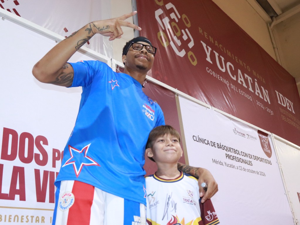 Harlem Globetrotters comparten la duela con ni&ntilde;as y ni&ntilde;os yucatecos
