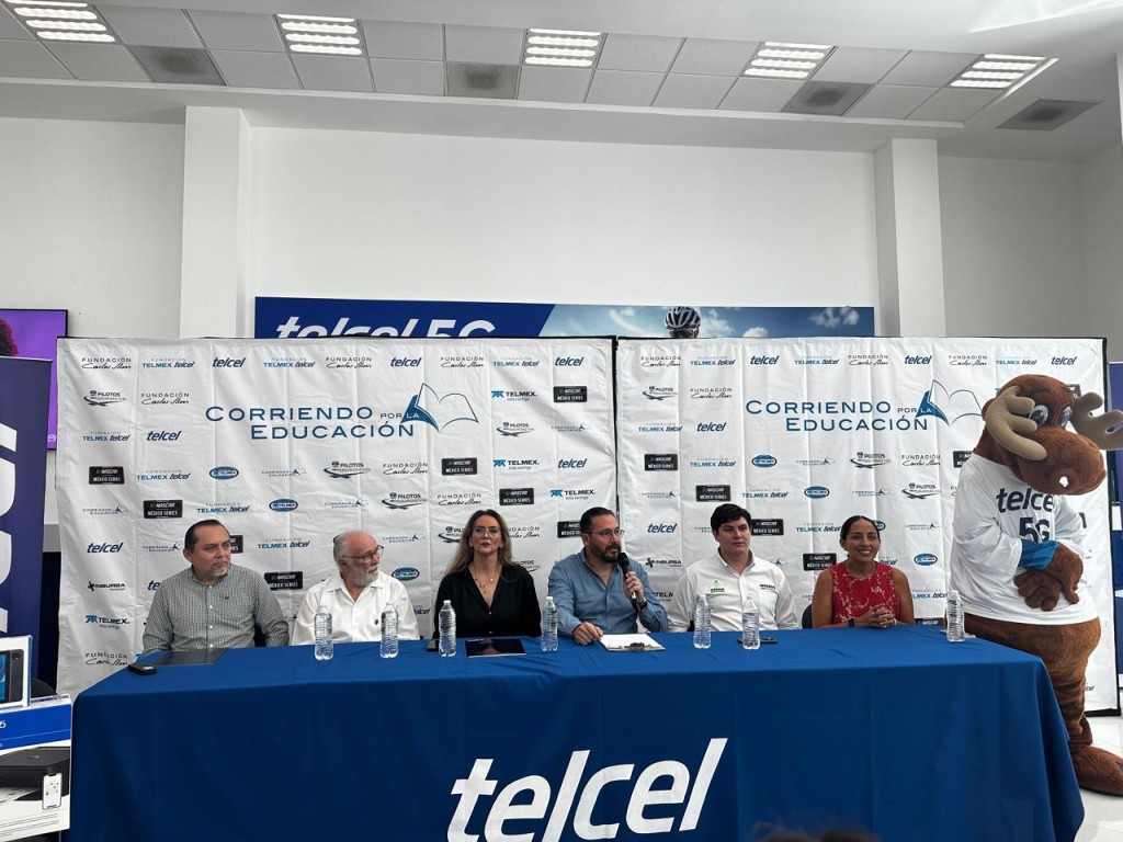 Entrega Fundaci&oacute;n Telmex Telcel apoyos a la UADY y al DIF M&eacute;rida