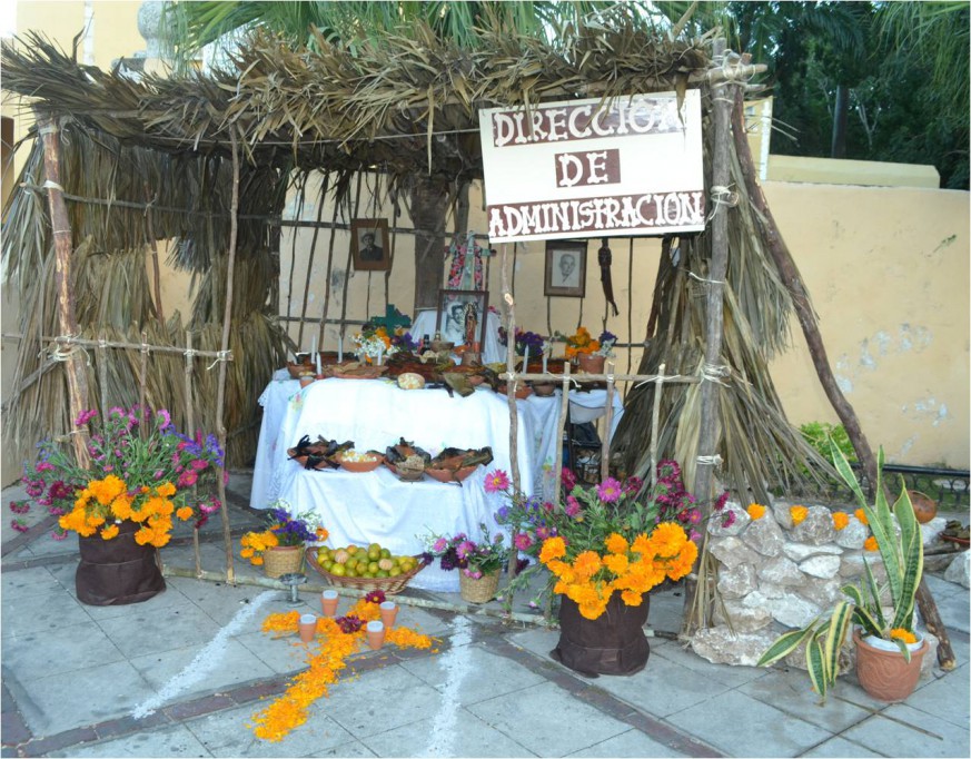 Desde el tradicional pib hasta cervezas ponen en sus altares los yucatecos