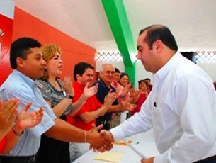 Cervera Hernández agradece a trabajadores de Gobierno por su labor.