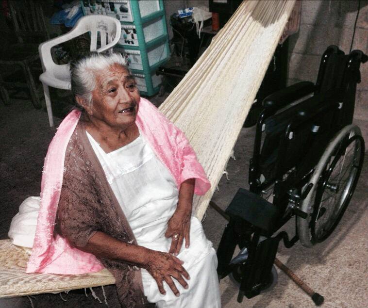 Cadena Rasa a nombre de don Nemesio entrega silla de ruedas