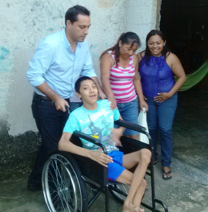 El diputado Mauricio Vila apoya a personas con discapacidad