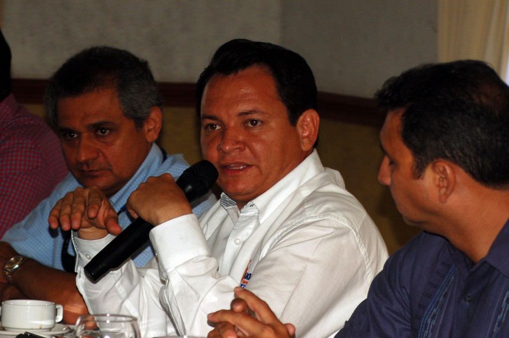 “Huacho” Díaz Mena se compromete a crear un Consejo Estatal de Desarrollo Urbano.