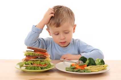 Comer en familia previene trastornos alimenticios en los niños