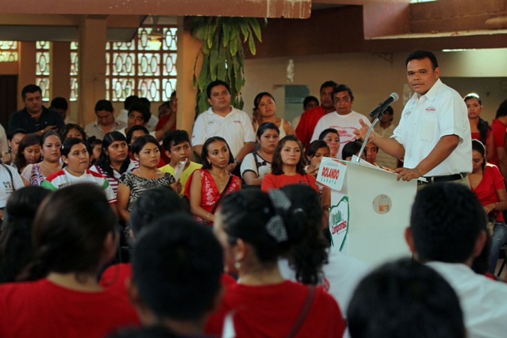 Lap tops gratis para estudiantes de municipios, ofrece Rolando Zapata