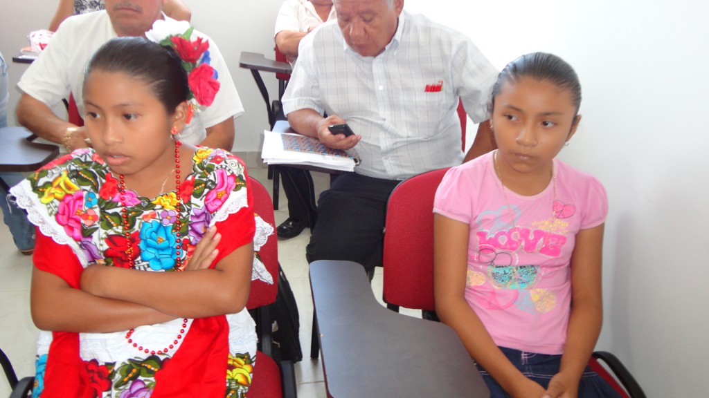 Valladolid: Se lleva acabo el concurso de XIII encuentro de niñas y niños lectores y escritores en lengua maya