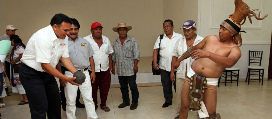 Yucatecos por decisión se reúnen con Rolando Zapata Bello
