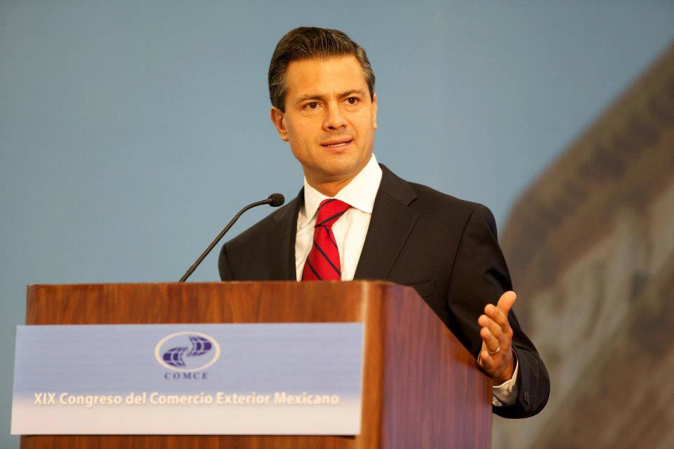 Llama Peña Nieto a los priistas a no responder a las agresiones