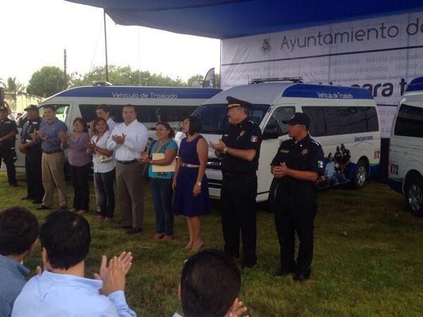 El Ayuntamiento de Mérida entrega ambulancias para atender las comisarías