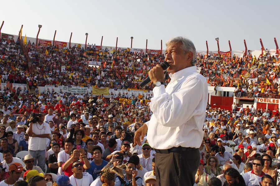 López Obrador aplaude la rebeldía de los jóvenes.